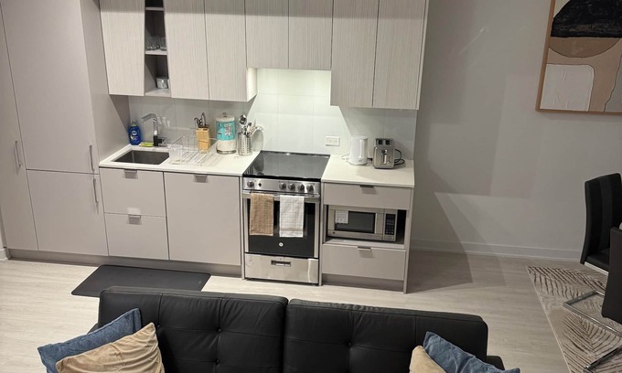 Downtown Mississauga House | Spacious 3bedroom Retreat in Square One Area. Your perfect getaway awaits.