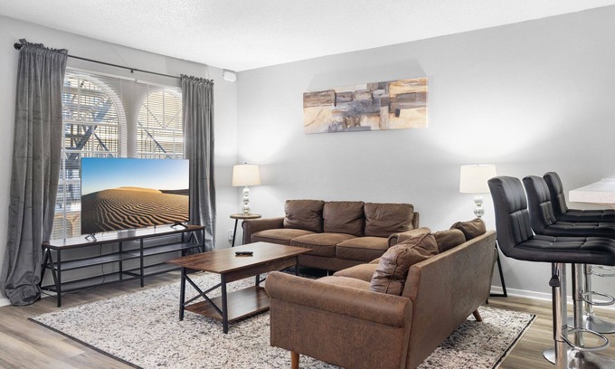 North University Apartment | Spacious 3BR/2BA next to UT 6789
