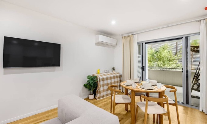 Indooroopilly Apartment | Spacious 3BR Getaway | Great Location & Comfort