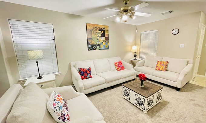 Rosenberg House | Spacious 3BR in Rosenberg | w/30-Day Discounts!