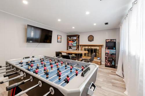 Park East House | Spacious 4 bdr w/Game Room 5 min Drive to College