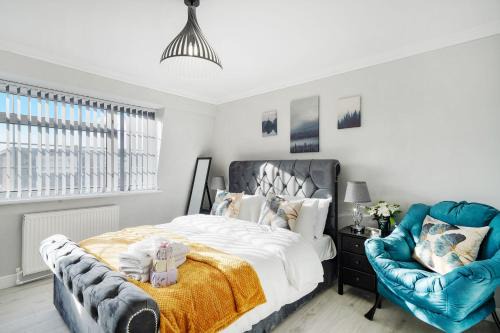 Custom House Apartment | Spacious, 4 bed, Garden, Parking, ExCel London