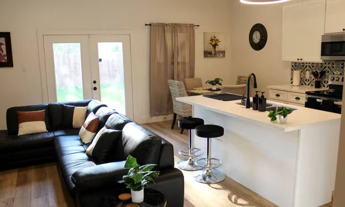 Southeast Houston House | Spacious 4 Bedroom Home Near Medical Center & NRG Stadium