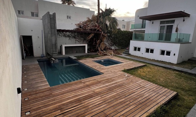 Delicias House | Spacious 4-bedroom house with WiFi, Pool, fitness room in welcoming Delicias