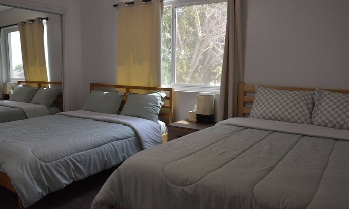 Glendale House | Spacious 4-bedroom house with WiFi, AC in superb Glendale