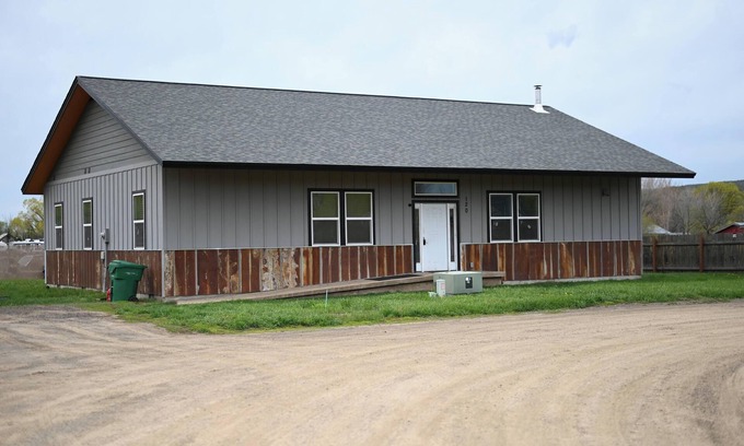 Council House | Spacious 4-bedroom house in charming Council with WiFi, AC, 80% ADA compliant.