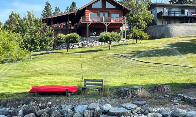 Dayton House | Spacious 4-bedroom house with Private Dock, Hot Tub, AC, and Beautiful VIEWS!