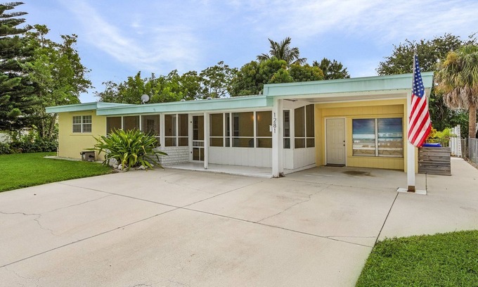 Lake Park House | Spacious 4-bedroom Lake Park house near beaches & downtown. Small Dog Friendly!
