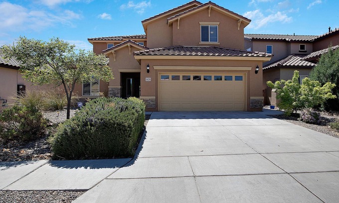 Tierra Oeste House | Spacious 4 bedroom, 3.5 baths with 2 offices and 2nd living area!