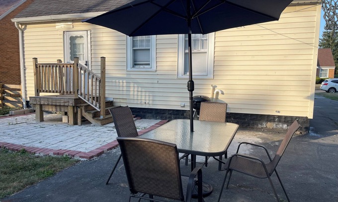 Cheektowaga House | Spacious 4-Bedroom Home Near Buffalo Airport & Downtown 2 Full Baths