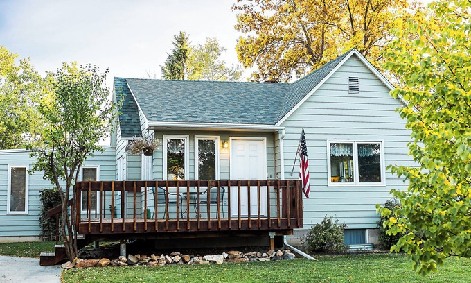 Great Falls House | Spacious 4-bedroom 3 bathroom, Non-Smoking home with parking on premises