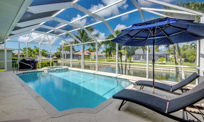 Pelican Villa | Spacious 4 BR/3 bath waterfront Villa with heated pool, spa, kayaks and bikes