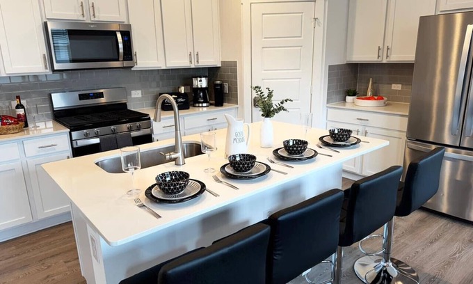 Pflugerville House | Spacious 4BD3BA, Game Room & 2 King Beds & Patio