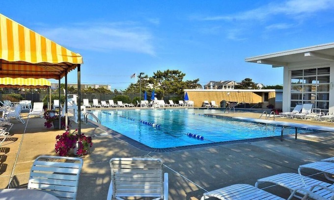 North Shores House | Spacious 4BR/5BA Oceanfront Townhouse - Community Pool,Tennis Court