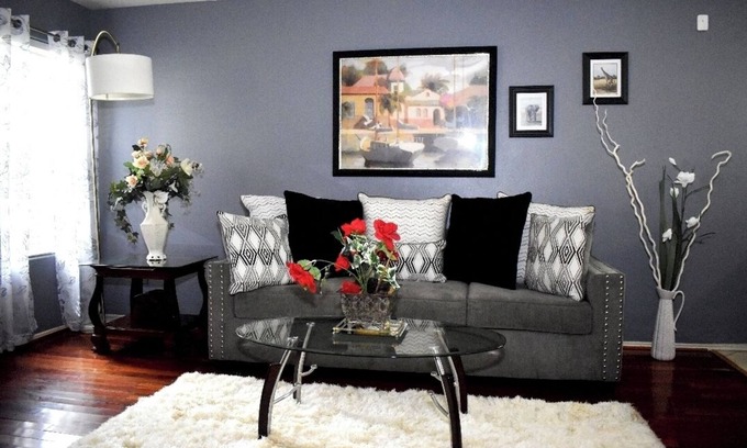 Houston House | Spacious 4BR Getaway - Theater, PS5, Pool Table
