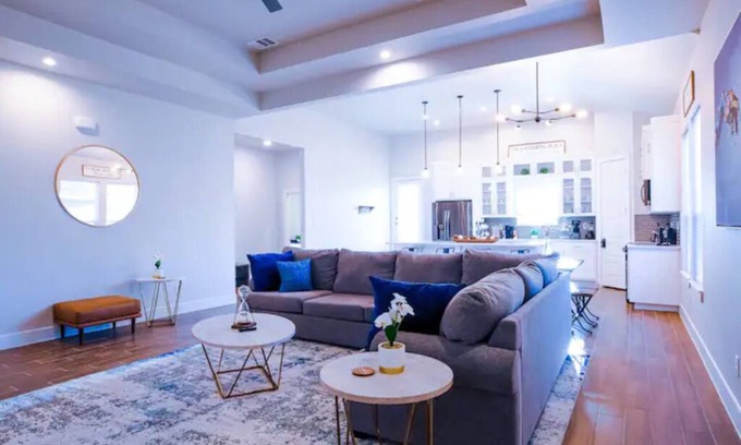 Cedar Crest House | Spacious 4BR Retreat Near Downtown, Bishop Arts & Dallas Zoo