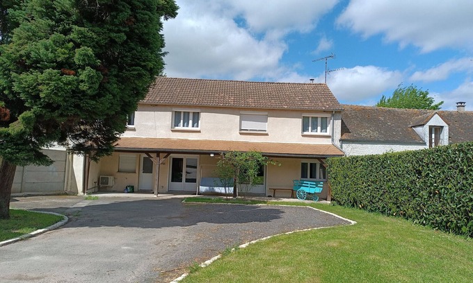 Nargis Cottage | Spacious 5-Bedroom Cottage Near Paris with Garden and Parking