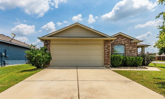 Georgetown House | Spacious 5-bedroom house with WiFi and AC in lovely Georgetown
