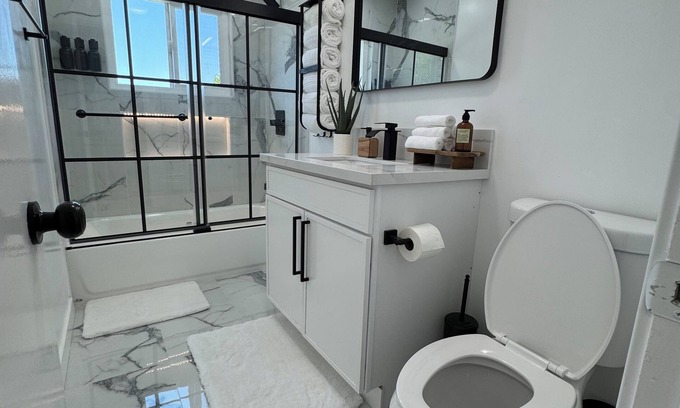 Allied Gardens House | Spacious 5-bedroom house in marvelous San Diego with Gameroom, WiFi, AC
