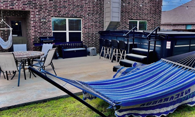 Ennis House | Spacious 5 Bedroom Home, Huge Swim Spa & Private Theater with Popcorn Machine!