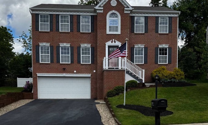 Imperial House | Spacious 5-bedroom house with WiFi, AC in fabulous Imperial