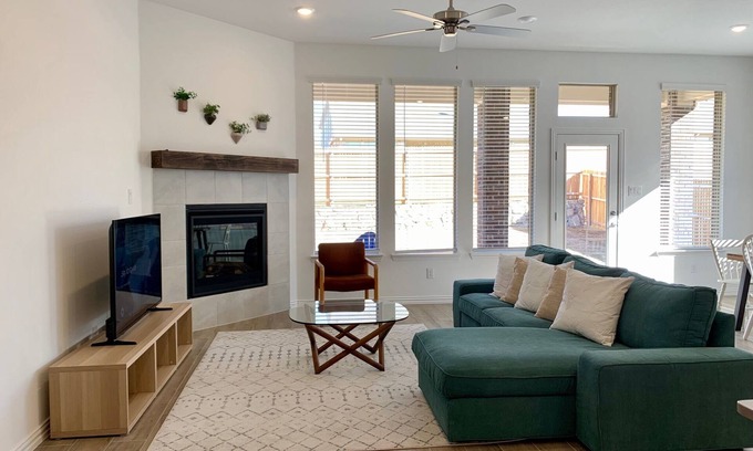 Fort Worth House | Spacious 5-bedroom house in Fort Worth w with WiFi, AC