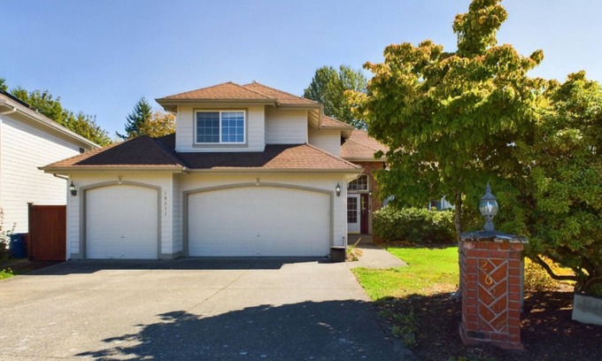 Kent House | Spacious 5-bedroom house in Kent with AC, WiFi and close to all amenities!