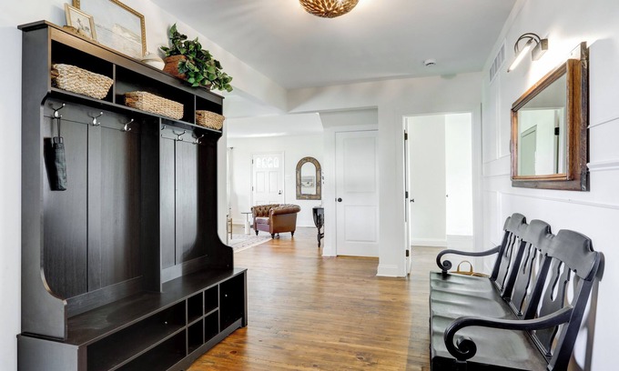 Gordonville House | Spacious 5bdrm house with AC and WiFi/Family Friendly/Fire Pit/HOT TUB