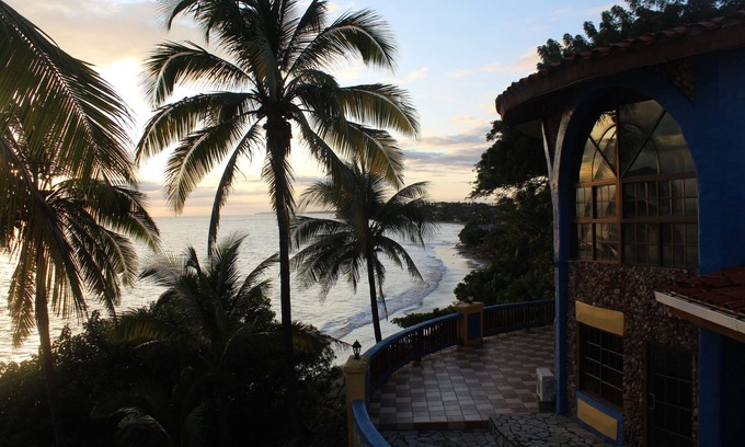 Las Tablas Villa | Spacious 6-bedroom villa in wonderful Las Tablas with WiFi, AC