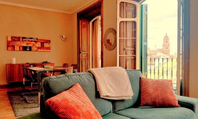 La Merced Apartment | Spacious and bright apartment in historic Málaga
