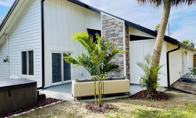 Seaside Homes Cottage | Spacious and charming beach cottage close to everything your vacation desires!