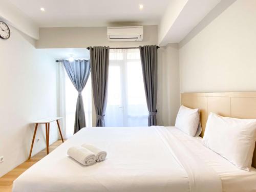 Cikarang Apartment | Spacious and Combined 1BR Vasanta Innopark Apartment By Travelio