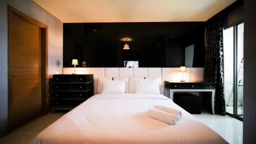 Surabaya Apartment | Spacious and Comfy 2BR Apartment at Aryaduta Residence Surabaya By Travelio