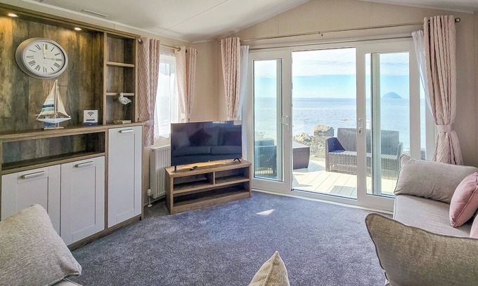 Lendalfoot House | Spacious and contemporary holiday home providing superb space and comfort.