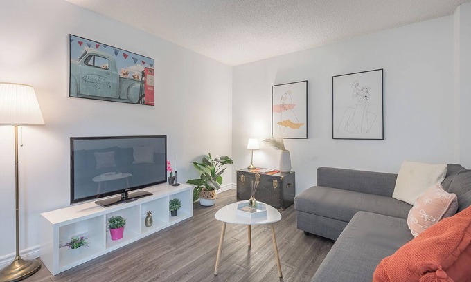 Quartier des Spectacles Apartment | Spacious and Cozy 1BR | Near Old Port