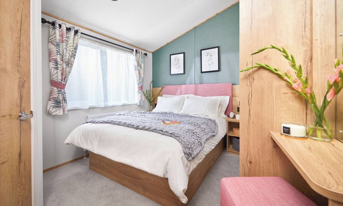 Truro Ski Chalet | Spacious and luxury lodge with TV/Freeview.