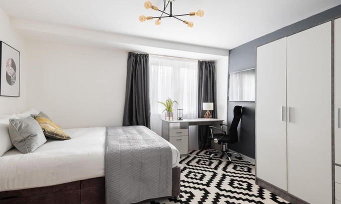 Cathedrals Apartment | Spacious and Modern 4 Bed Apartment next to Borough Station