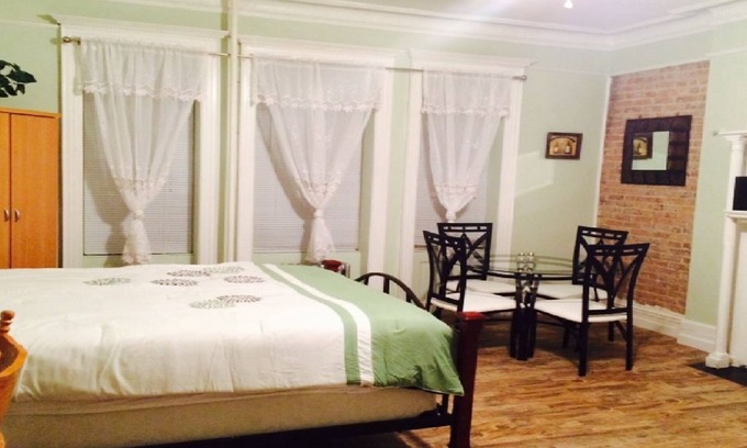 Harlem Hotel | SPACIOUS AND OPEN PROPERTY W/KITCHEN - 3 MINUTES TO SUBWAY