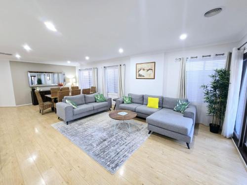 Williams Landing House | Spacious and stylish house, close to Metro, fully AC