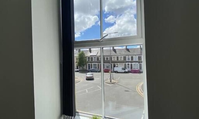 Riverside House | Spacious and Stylish City Centre Townhouse