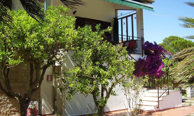 Marina di Campo Apartment | Spacious apartment (100sqm), terrace, garden. Centre/beach 4min walk