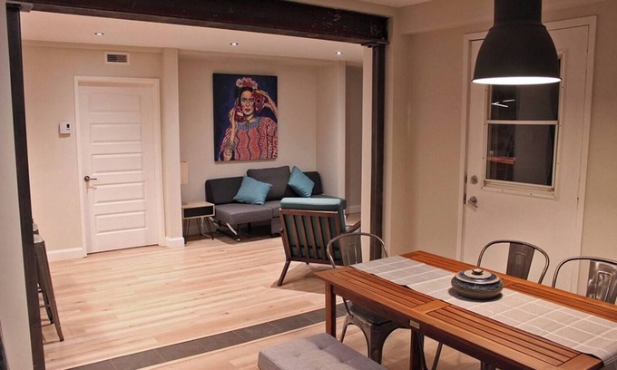 Desjardins Apartment | Spacious apartment in a great location