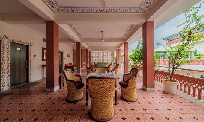 Adarsh Nagar Apartment | Spacious boutique hotel-suites in jaipur city centre with a lovely pool