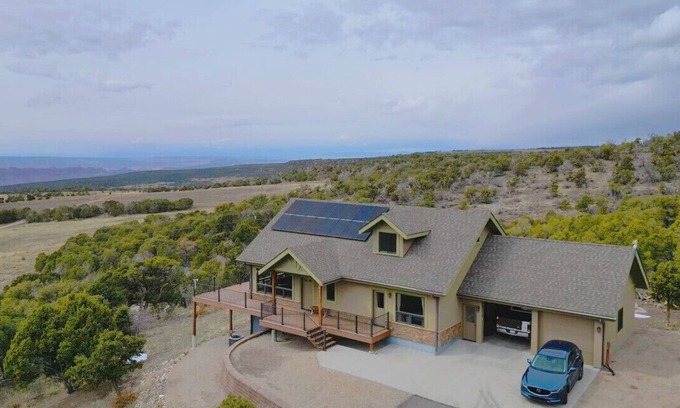 Spanish Valley House | Spacious Cabin with breathtaking views