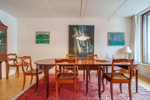 Christianshavn Apartment | Spacious Canal-View Apartment Near Metro in Christianshavn