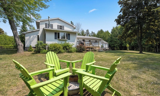 Ephraim Cabin | Spacious Captain's Quarters - Central Ephraim