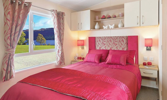 Llwyngwril House | Spacious caravan with one double and two twin.