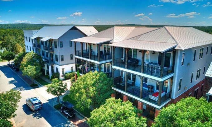 Carlton Landing Condo | Spacious + Central Condo in Carlton Landing