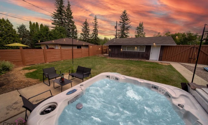 Southwest Edmonton House | Spacious & Central | Hot Tub | AC | Sleep 12 |Yard