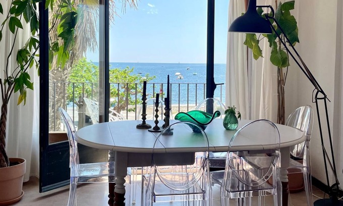 Cadaques Apartment | Spacious & charming apartment in Cadaques just a few steps away from the beach